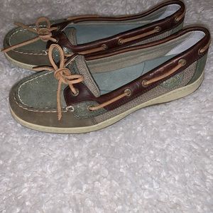 Women’s Sperry boat shoes